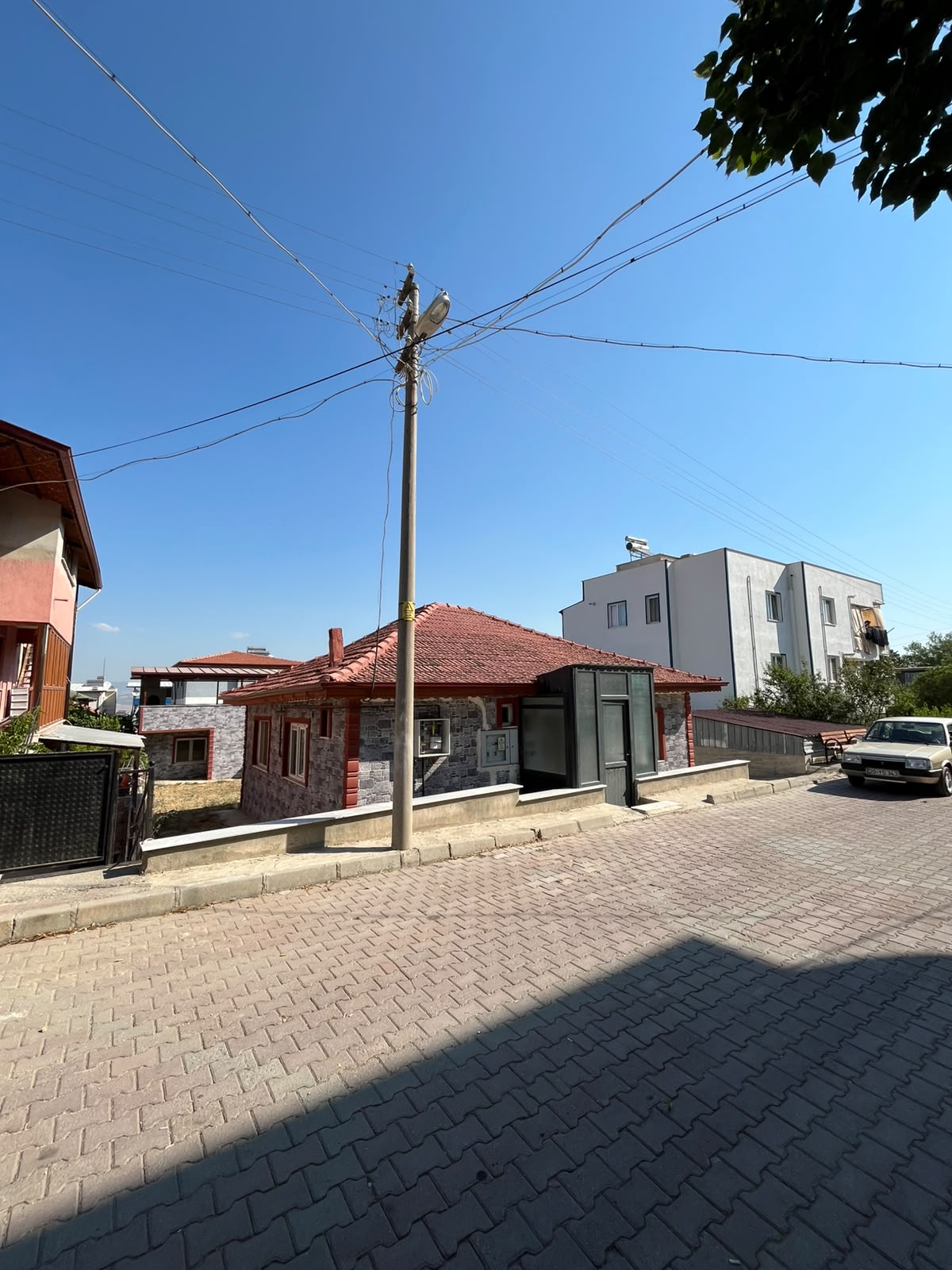 MAXREAL HONAZ’DAN DENİZLİ HONAZ’DA AYNI ARSA İÇİNDE 2 ADET 2+1 EV – 100 m² – GENİŞ BAHÇELİ