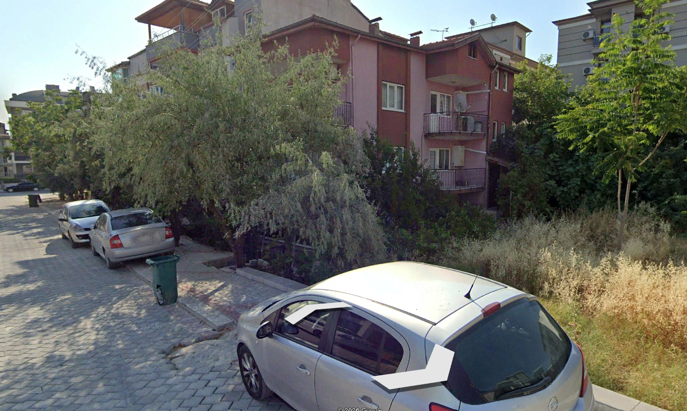 SATILIK KINIKLI B+4 İMARLI ARSA VE 3 KATLI EV